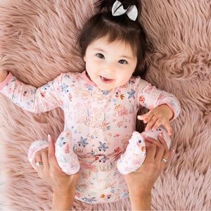 MagneticMe 9-12 months footie pajamas in Dandy Lions. New with tags